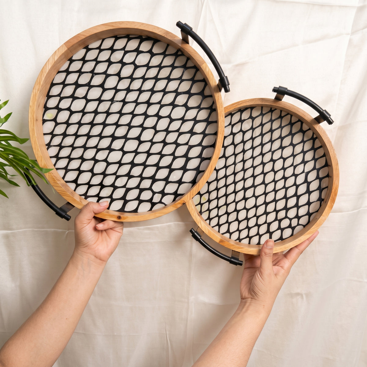 Heritage Lattice Round Serving Tray Set
